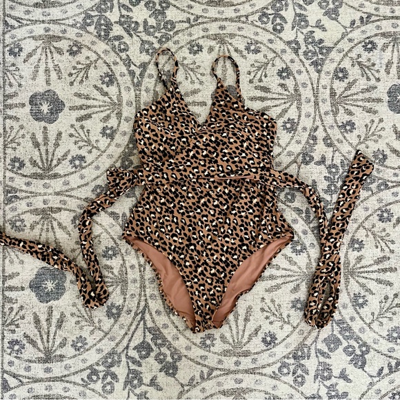 Aerie Leopard Full Coverage One Piece Swimsuit - Picture 6 of 7